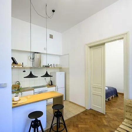 Hilo - Paul Apartmán *